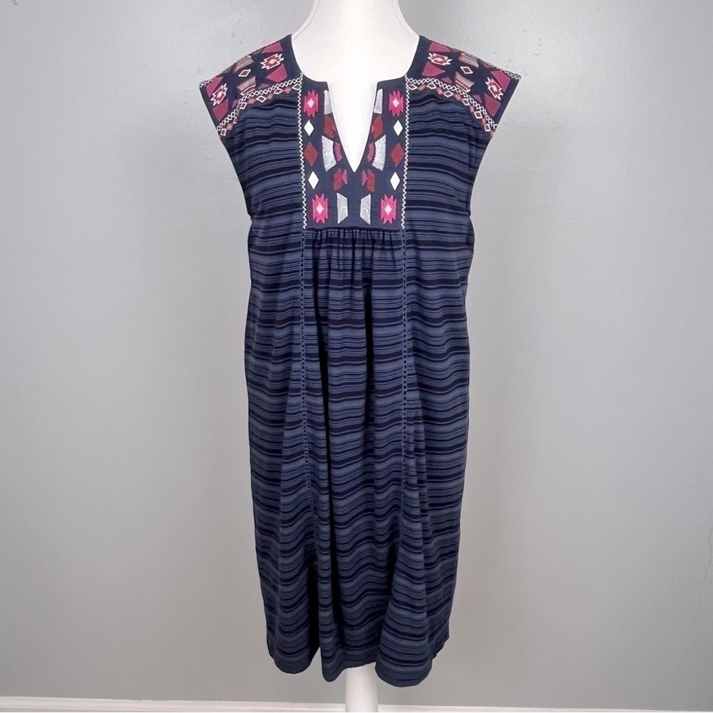 Artisan NY blue embroidered notch neck cap sleeve shift dress, size small.